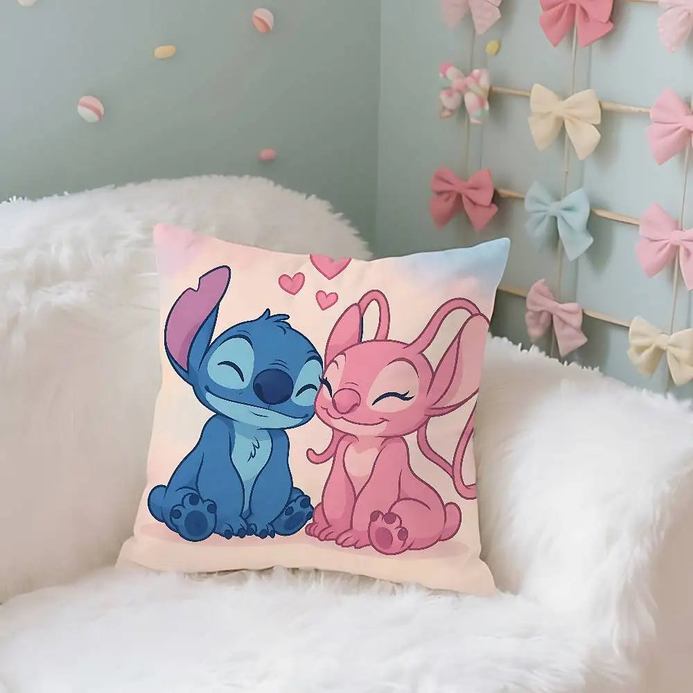 Taie d’oreiller décorative Stitch et Angel – Collection Disney Kawaii (40x40cm / 45x45cm / 50x50cm / 60x60cm)