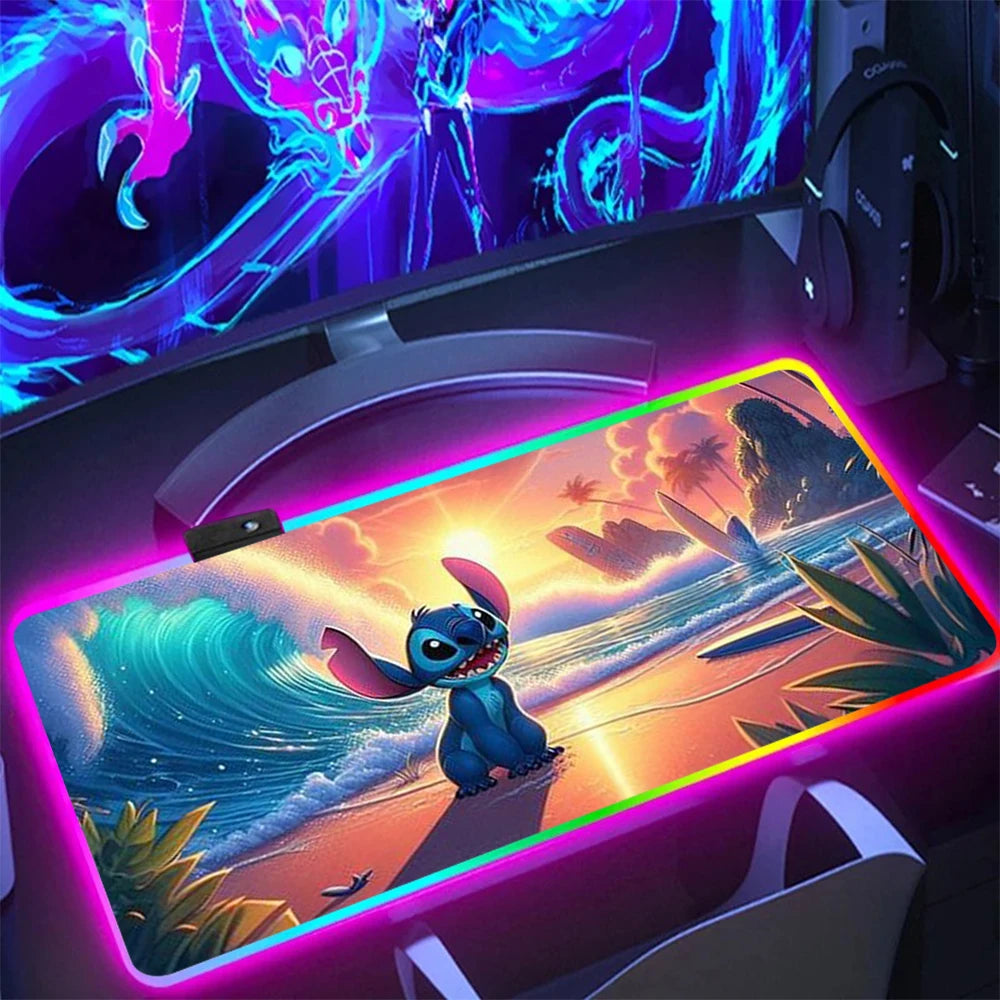 Tapis de bureau LED Stitch prend la vague – Accessoire gaming lumineux