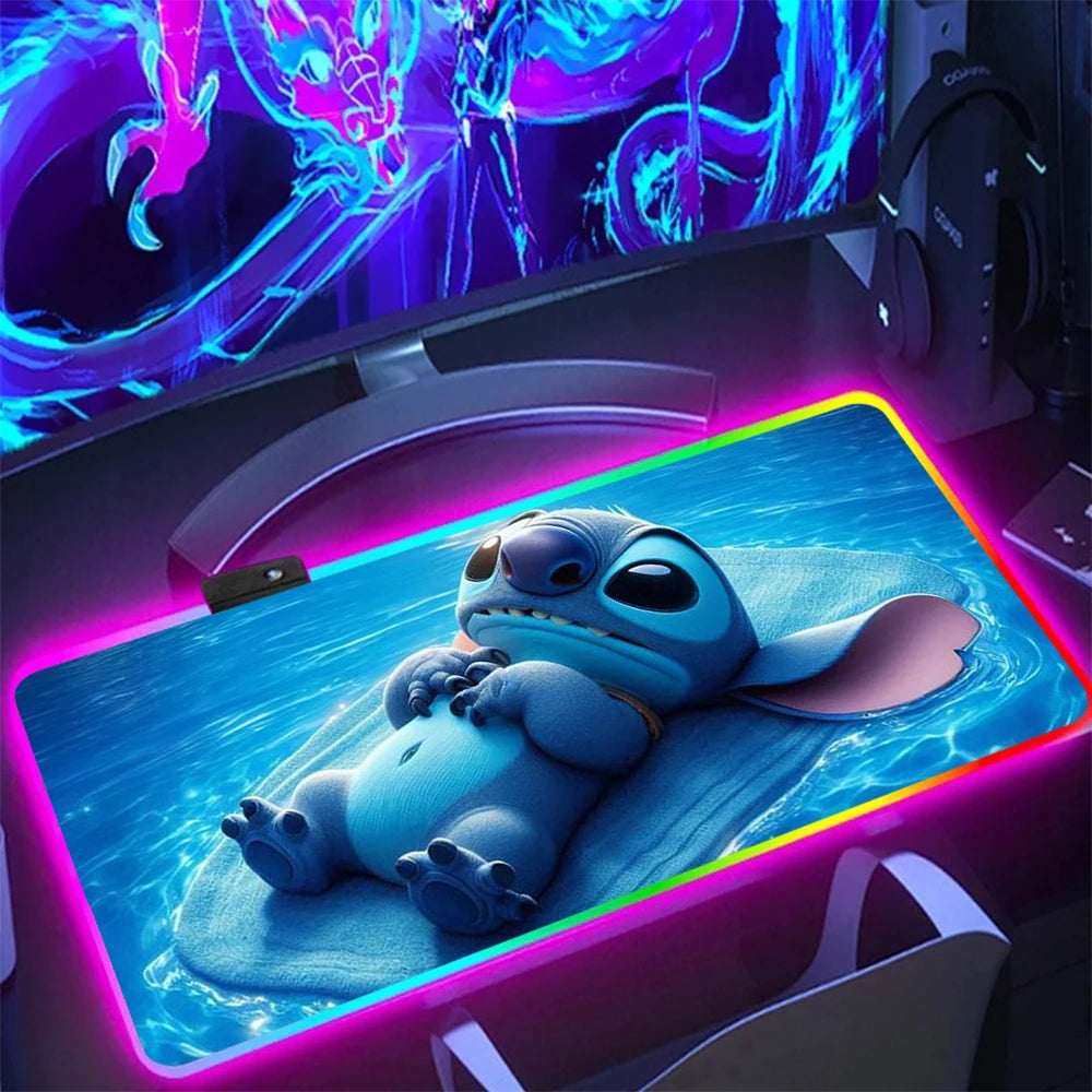Tapis de bureau LED Stitch sur l'eau – Accessoire gaming lumineux
