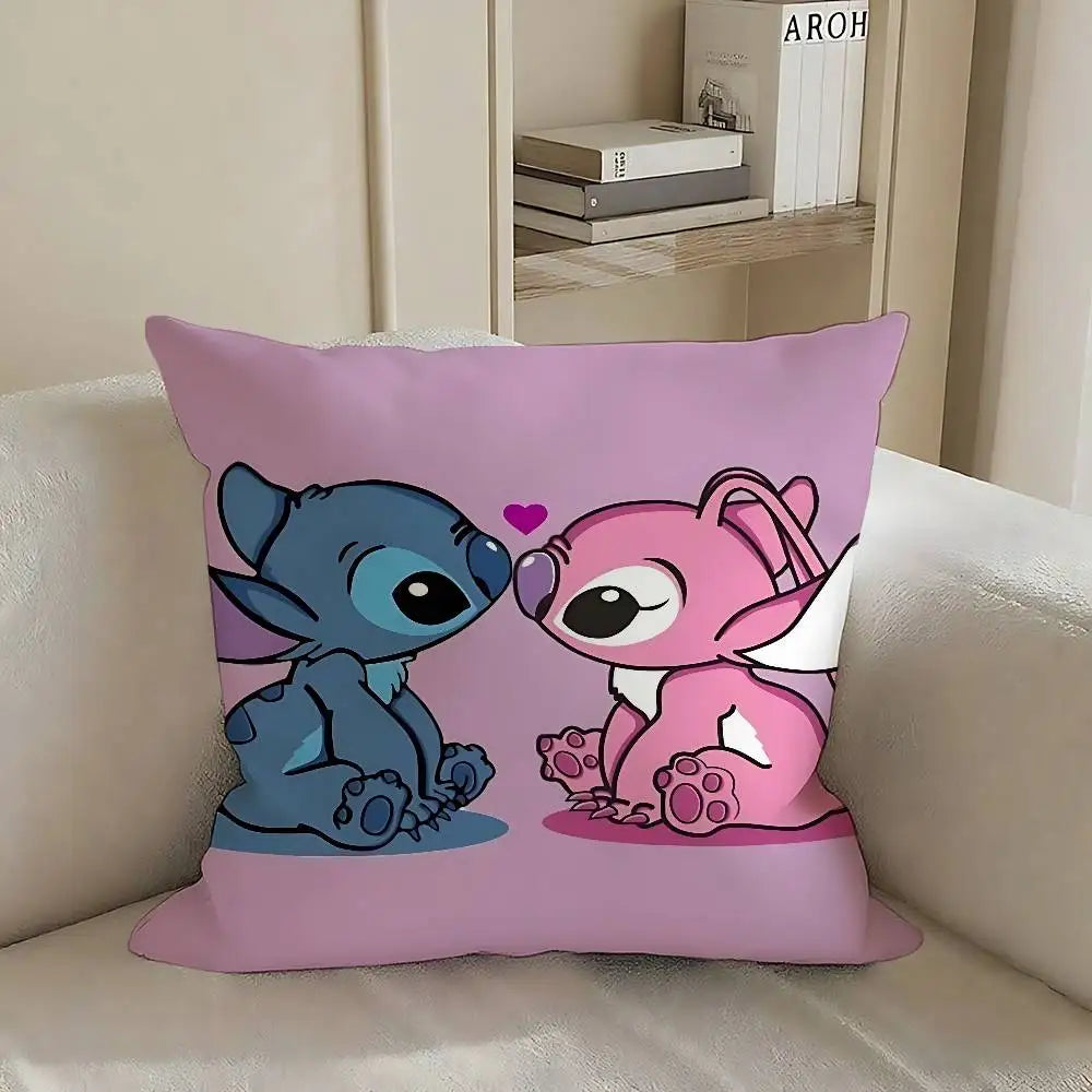 Taie d’oreiller décorative Stitch et Angel – Collection Disney Kawaii (40x40cm / 45x45cm / 50x50cm / 60x60cm)
