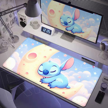 Tapis de Bureau XXL Stitch – Surface de Travail et Gaming (Plusieurs Dimensions)
