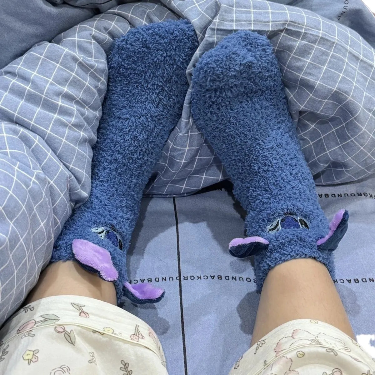 Chaussettes peluche Stitch & Angel – Douceur et chaleur pour vos pieds ! 🧦💙