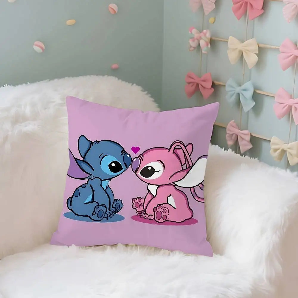 Taie d’oreiller décorative Stitch et Angel – Collection Disney Kawaii (40x40cm / 45x45cm / 50x50cm / 60x60cm)